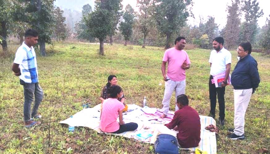सुबीर तालुका के असिस्टेंट वोटर रजिस्ट्रेशन ऑफिसर और मामलतदार ने SIR के तहत दूर-दराज के इलाकों के पोलिंग स्टेशनों का दौरा किया: