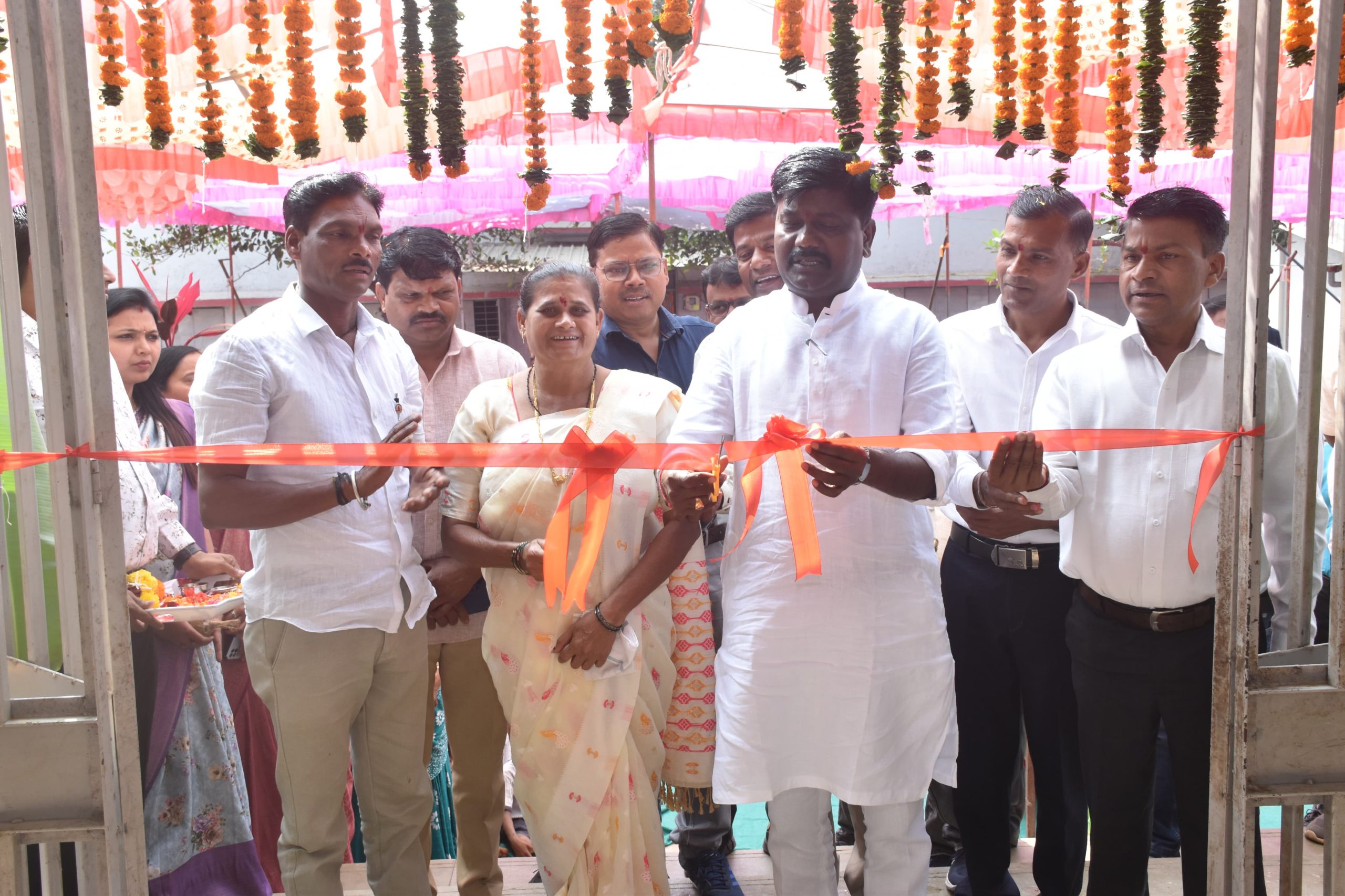 डांग में शामगहान प्राथमिक विद्यालय का MLA ने किया लोकार्पण।