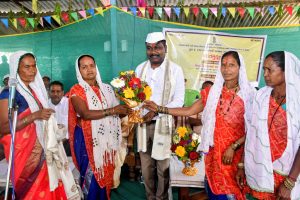 विजयभाई पटेल की उपस्थिति में निम्बारपाड़ा गांव में 336 लाख के सड़क कार्यों का भूमिपूजन।