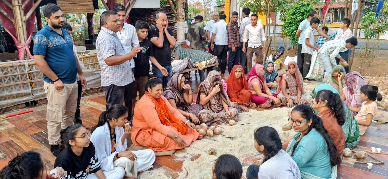 तेजस्विनी संस्कृतिधाम, वासुर्णा में चैत्र नवरात्रि महोत्सव के दौरान सेवा, साधना और आराधना के साथ मौन अनुष्ठान का शुभारंभ।
